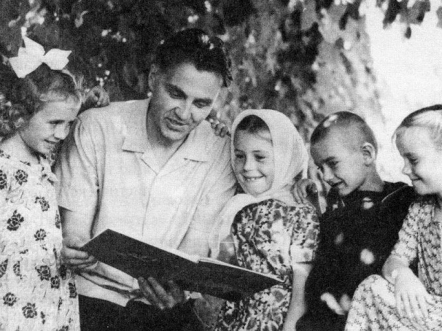 Василь Сухомлинський: Візуальна данина його освітянському баченню